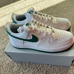 Nike Men's White and Green Sneakers